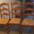 9-2002 drie houten stoelen met biezen zit